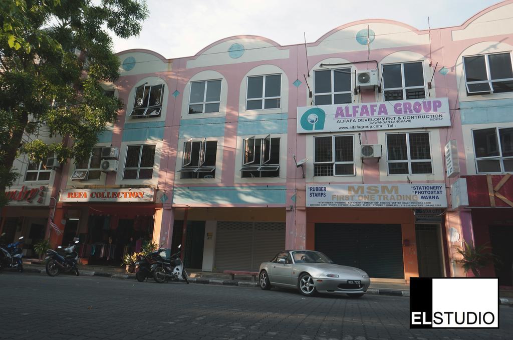 El Studio Hostel Langkawiクア エクステリア 写真