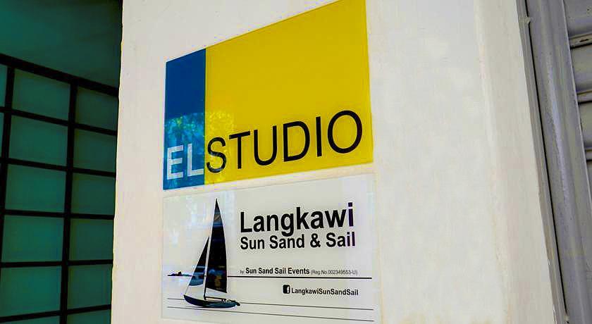 El Studio Hostel Langkawiクア エクステリア 写真